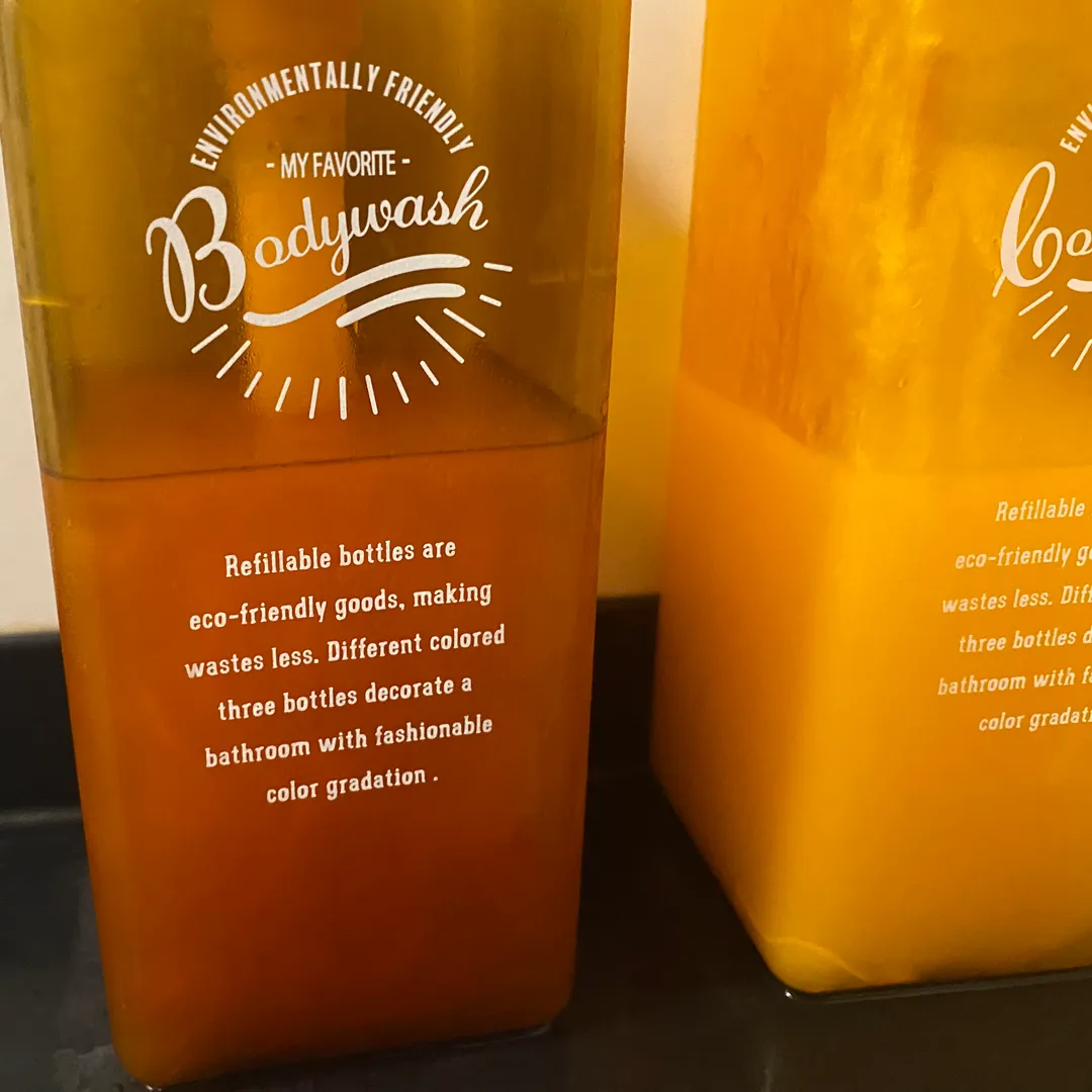 Botellas de gel de ducha naranja